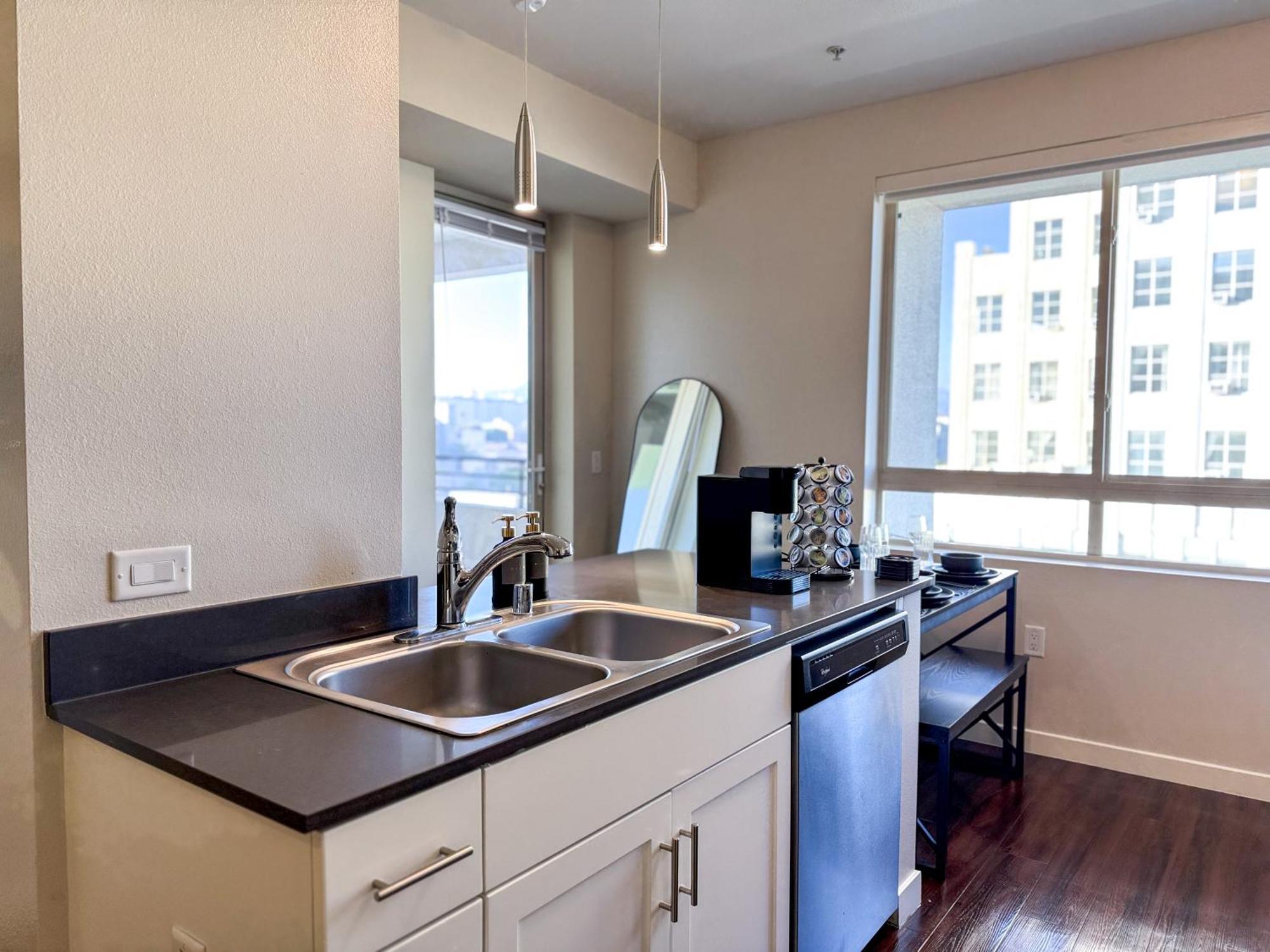 Modern Comfort In La Free Parking&10 Min To Cedars *